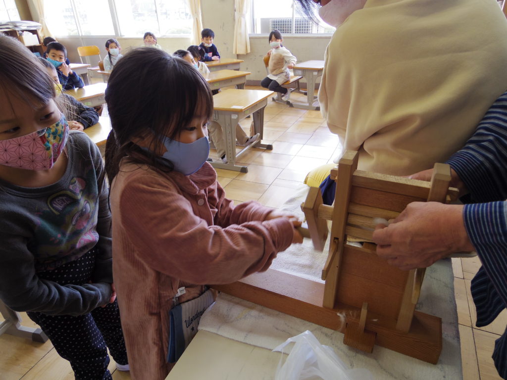 たぬきの糸車 美浜町立野間小学校