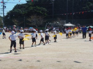 １・２年「やじるしになって」